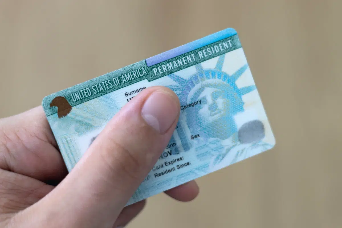Key Differences Between Business Green Cards and H1B Visas